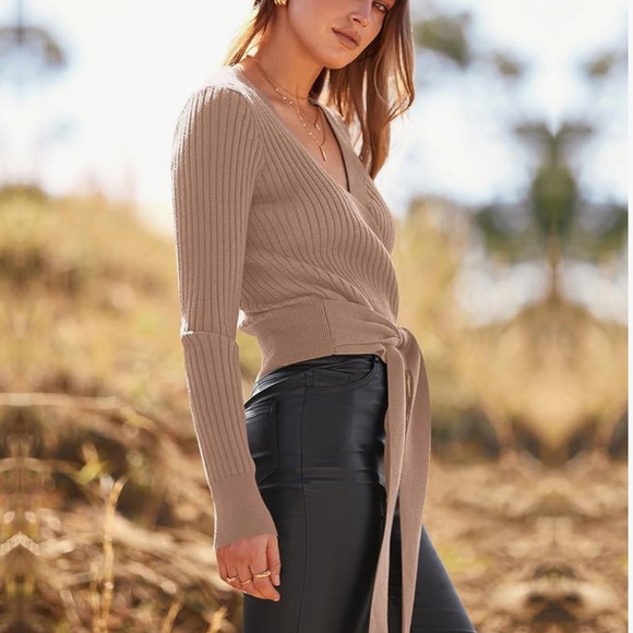 BTFBM Women Wrap Deep V Neck Cropped Sweater - Picture 8 of 8